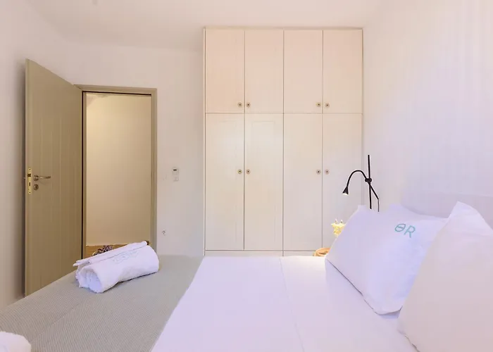 Thalatta Paros Chrisi Akti (Paros)